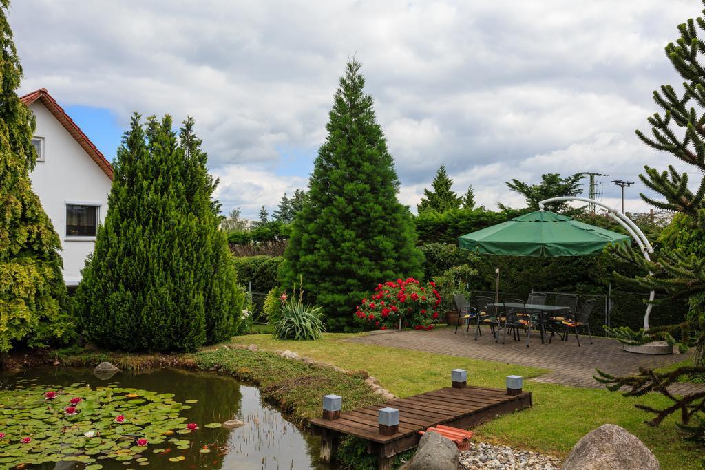 Hotel-Pension Am Rosarium Sangerhausen Buitenkant foto