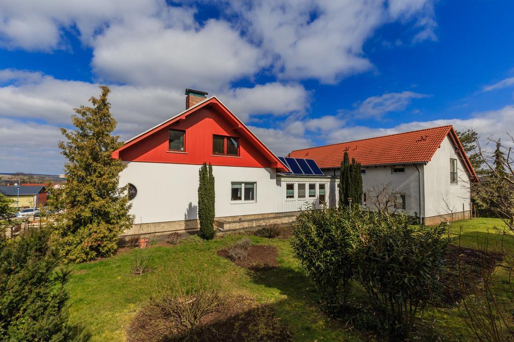 Hotel-Pension Am Rosarium Sangerhausen Buitenkant foto