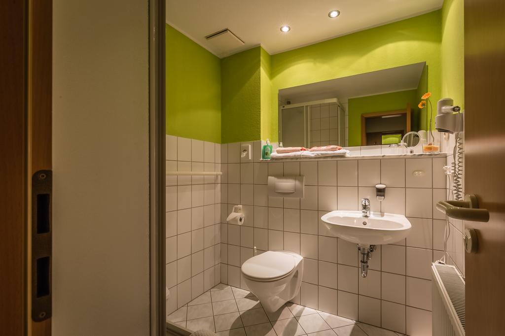 Hotel-Pension Am Rosarium Sangerhausen Kamer foto