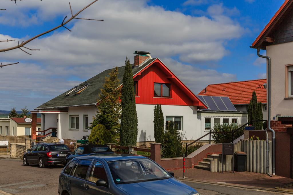 Hotel-Pension Am Rosarium Sangerhausen Buitenkant foto